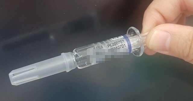 독감주사 사망 사례가 21~26일 잇따라 확인됐다. 질병관리청에 따르면 26일 0시 기준 독감주사 예방접종 현황은 약 1468만건이 등록됐다. 이 중 국가 독감백신 예방접종 사업 대상자 접종 건수는 총 968만건이다. 독감주사 사망 사례는 총 59명(독감주사 접종 후 누적 사망자)이며 이 중 예방접종 피해조사반은 46건을 검토했다. 질병청 22일 오후 4시 기준 전국 독감주사 사망 사례는 25명이었다. 해당 사진은 기사 내용과 관련 없음.