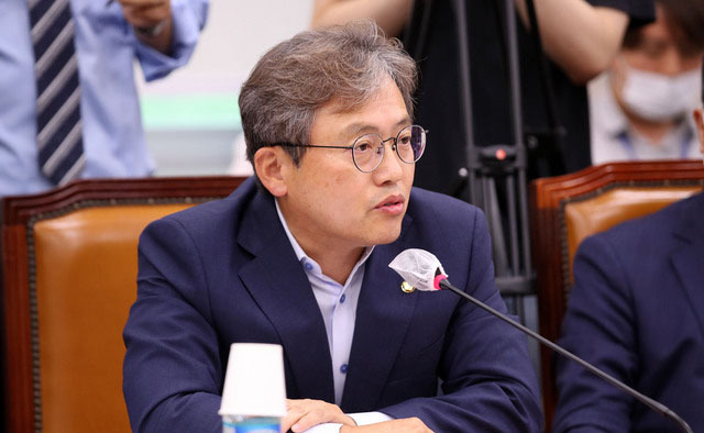 송기헌 더불어민주당 의원이 3일 오후 서울 여의도 국회에서 열린 법제사법위원회 전체회의에서 발언하고 있다. (사진=뉴시스 제공)