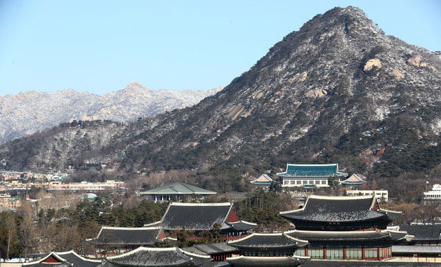 서울 종로구 역사박물관에서 바라본 북악산. (사진=청와대 제공)
