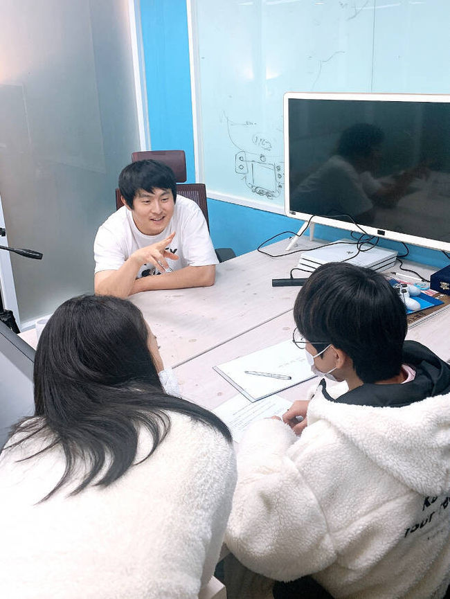 기안84가 재능기부 소감에 대해 “날 반성하고 되돌아보는 시간을 가졌다”고 29일 밝혔다. 사진=삼성소리샘복지관 제공