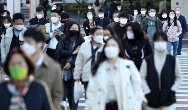 토요일인 31일은 내륙을 중심으로 아침 기온이 5도 이하로 떨어지는 곳이 많아 춥겠다.