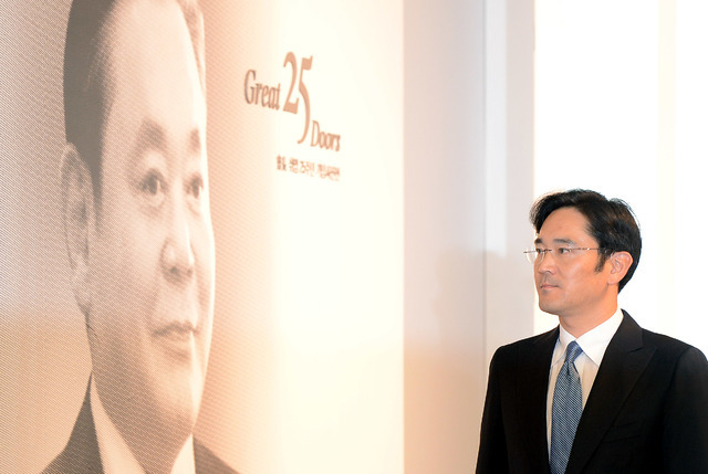 지난 2012년 서울 호암아트홀에서 '이건희 삼성 회장 취임 25주년 기념식'에서 이재용 사장이 식을 마치고 행사장을 나서고 있는 모습.