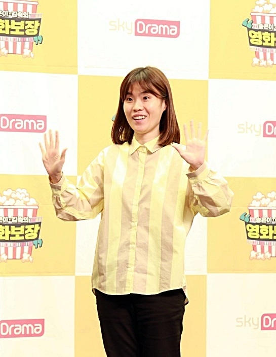박지선 사망 소식이 2일 전해졌다. 이날 경찰에 따르면 박지선은 같은 날 오후 1시 45분께 서울 마포구 자택에서 모친과 함께 숨진 채 발견됐다. 오후 박지선 부친 신고로 출동한 경찰은 박지선 사망에 대해 극단적 선택으로 추정하고 있다. 경찰은 명확한 박지선, 모친 사망원인을 조사 중이다. 일각에서는 박지선 사망 원인에 대해 평소 지병(질환)인 햇빛 알레르기가 악화돼 극단적 선택을 한 것으로 보고 있다. 사진=뉴시스