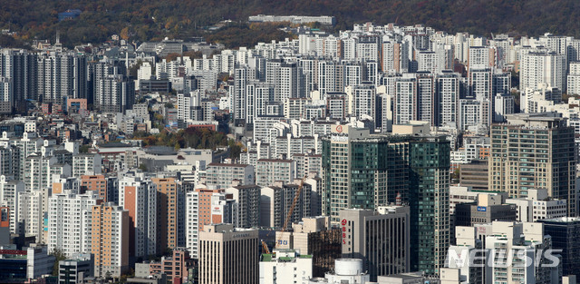 사진은 2일 오후 서울 영등포구 63아트 전망대에서 바라본 서울 아파트의 모습.(사진/뉴시스)