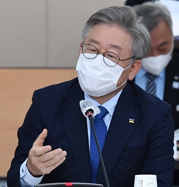 이재명 경기지사가 2일 서울 여의도 이룸센터에서 열린 경기도 국회의원 초청 예산정책협의회에서 인사말을 하고 있다.