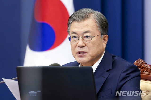 문재인 대통령이 2일 오후 청와대 여민관에서 열린 '공공의료 체계 강화방안'을 의제로 한 수석·보좌관회의에 참석해 발언하고 있다. 2020.11.02(사진/뉴시스)