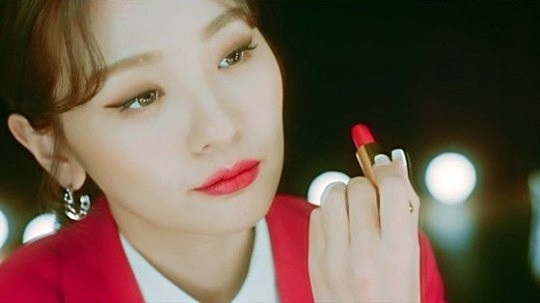  안지영 활동중단 소식이 11일 알려졌다. 볼빨간사춘기 소속사 쇼파르뮤직은 이날 공식입장을 내고 "안지영은 올 상반기부터 건강 악화와 심리적 불안증세로 전문 의료기관을 방문했고 심리 치료와 약물 처방을 통해 꾸준히 치료를 받아왔다"며 "안지영 건강이 회복될 때까지 잠정적으로 활동을 연기하고자 한다"고 밝혔다. 사진은 볼빨간사춘기 안지영이 지난 4일 발표한 새 앨범 '필름릿'(Filmlet) 이미지. 사진=쇼파르뮤직 제공