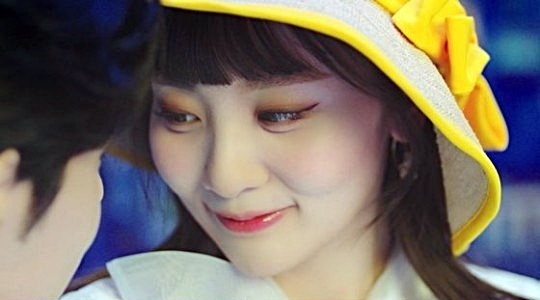 안지영 활동중단 소식이 11일 알려졌다. 볼빨간사춘기 소속사 쇼파르뮤직은 이날 공식입장을 내고 "안지영은 올 상반기부터 건강 악화와 심리적 불안증세로 전문 의료기관을 방문했고 심리 치료와 약물 처방을 통해 꾸준히 치료를 받아왔다"며 "안지영 건강이 회복될 때까지 잠정적으로 활동을 연기하고자 한다"고 밝혔다. 사진은 볼빨간사춘기 안지영이 지난 4일 발표한 새 앨범 '필름릿'(Filmlet) 이미지. 사진=쇼파르뮤직 제공