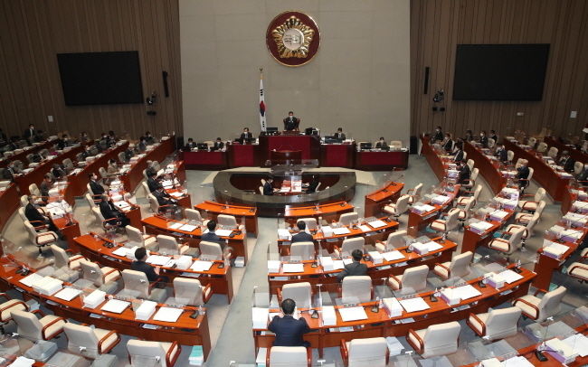 국회 예산결산특별위원회는 12일 전체회의를 열어 '2019 회계연도 결산안'을 의결했다.