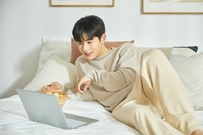  김동준 음성판정 소식이 13일 전해졌다. 소속사는 이날 공식 소셜네트워크서비스에 “조금 전 김동준이 코로나19 검사결과 음성판정을 받았다”고 밝혔다. 사진=롯데홈쇼핑 제공