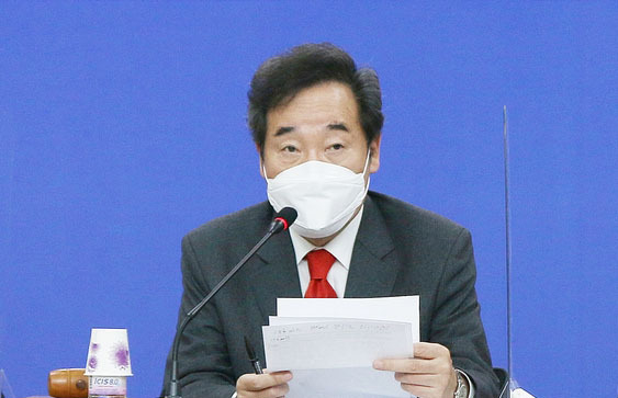 이낙연 더불어민주당 대표가 13일 서울 여의도 국회에서 열린 최고위원회의에서 발언하고 있다. (사진=공동취재사진)