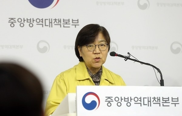  사회적 거리두기 1.5단계에 대해 정은경 질병청장이 "수도권과 강원지역의 사회적 거리두기 단계 조정 여부에 대해 중앙과 지자체 간 협의를 진행 중이다"고 16일 밝혔다.