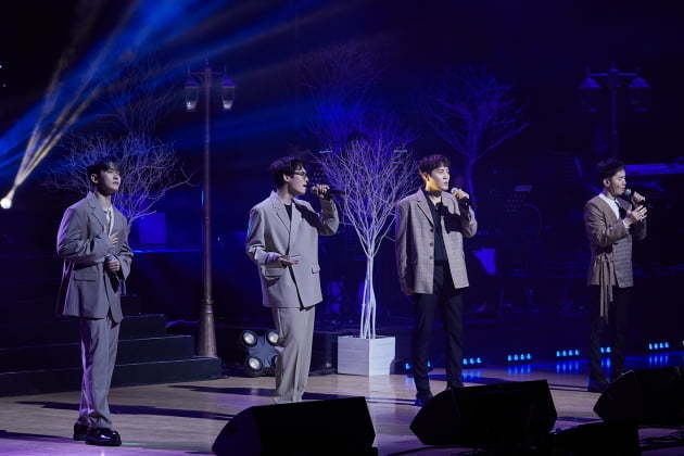  노을 콘서트 취소 소식이 18일 전해졌다. 소속사 씨제스엔터테인먼트는 이날 공식 페이스북에 “노을 연말 투어 콘서트의 첫 시작이었던 (경기) 고양 공연을 성공적으로 진행하기 위해 정부와 공연장이 제시한 방역 지침을 준수하며 좌석간 거리두기 및 각종 절차와 준비를 진행하고 있었다”며 취소 소식을 알렸다. 사진=씨제스엔터테인먼트 제공