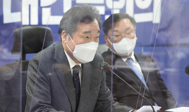 이낙연 더불어민주당 대표가 20일 오전 국회 의원회관에서 열린 확대간부회의에서 발언하고 있다. (사진=공동취재사진) 