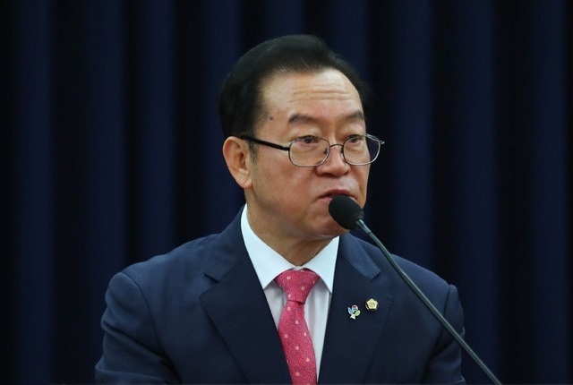  국민의힘이 내년도 예산안에 3조6000억여원의 3차 재난지원금을 편성하는 방안을 공식 추진하기로 했다고 24일 밝혔다. 사진은 이종배 국민의힘 정책위의장. 