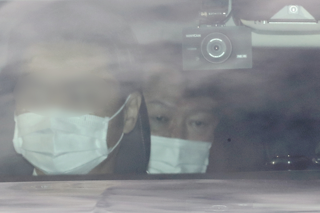 윤석열 검찰총장이 24일 오전 서울 서초구 대검찰청으로 출근하고 있다 (사진=뉴시스 제공)