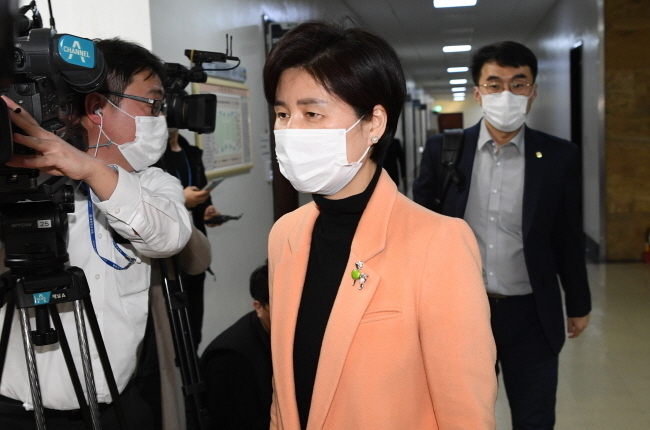 더불어민주당 백혜련 의원과 김남국 의원이 26일 서울 여의도 국회에서 열린 법세사법위원회 법안심사제1소위원회 회의에 참석하고 있다. (공동취재사진) 