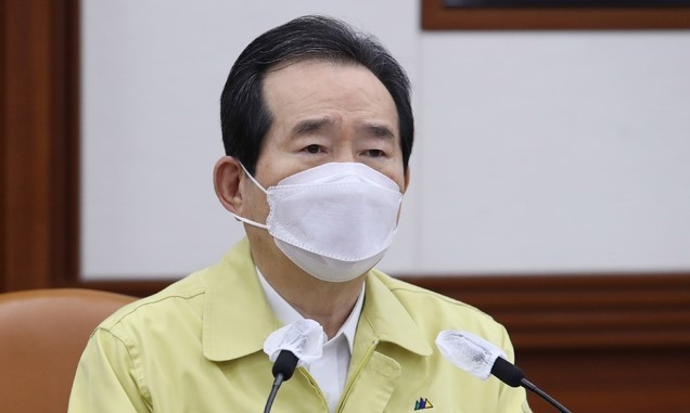 정세균 국무총리가 27일 오전 서울 종로구 정부서울청사에서 열린 코로나19 대응 재난안전대책본부(중대본) 회의에 참석해 발언하고 있다.