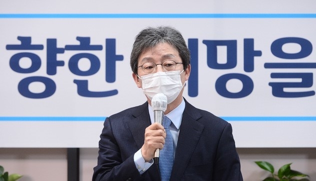 유승민 전 국민의힘 의원이 18일 오전 서울 여의도 국회 앞 '희망 22' 사무실에서 열린 기자간담회에서 인사말을 하고 있다.