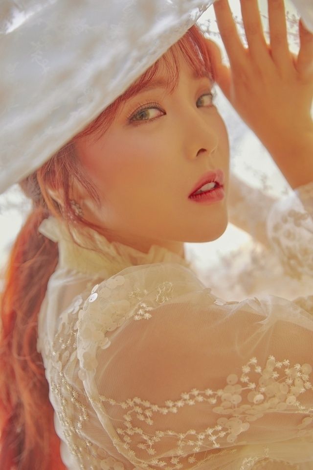 홍진영 학위취소 절차가 진행될 예정이다. 조선대학교는 23일 홍진영 석사학위 논문이 표절이 맞다고 최종 결론을 내렸다. 조선대는 이날 대학원위원회를 열어 “홍진영 석사논문을 표절인 것으로 최종 판단했다”며 홍진영 학위취소에 필요한 행정 절차에 들어간다고 밝혔다. 사진=IMH엔터테인먼트 제공 
