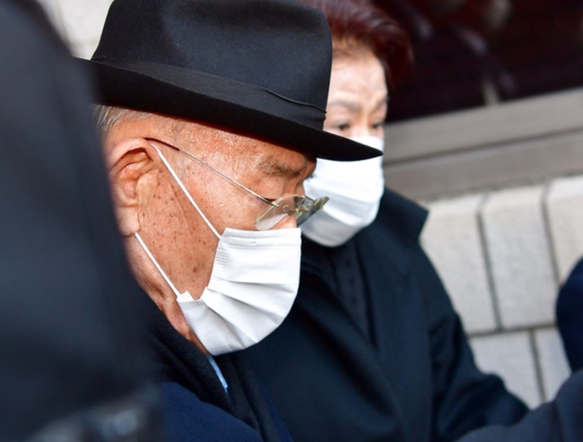 30일 전두환씨가 5.18 헬기 사격 목격자인 고(故) 조비오 신부의 명예를 훼손한 혐의에 대해 유죄 판결을 받았다 (사진=뉴시스 제공)