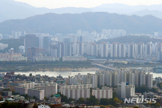 서울N타워에서 서울시내 아파트 단지가 보이고 있다. 2020.10.25.(사진/뉴시스)