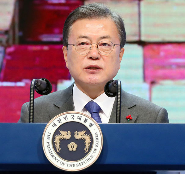 문재인 대통령이 8일 오전 서울 강남구 코엑스에서 열린 '제57회 무역의 날 기념식'에 참석해 축사를 하고 있다. (사진=청와대 제공)