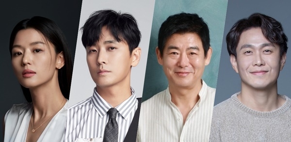  지리산이 촬영중단 후 재개를 앞두고 단기 스태프가 확진 판정을 받았다고 밝혔다. tvN 새 드라마 '지리산' 측은 24일 공식입장을 통해 "코로나19 확산 예방차원에서 지난 20일까지 휴지기었으나 31일까지로 연장해 현재 촬영이 진행되지 않고 있다"며 "지난 23일 촬영 준비를 위한 세트 점검 작업 도중 시공과 관계된 단기 스태프가 밀접접촉자임을 알게 돼 검사를 진행해 확진 판정을 받았다”고 알렸다. 사진 왼쪽부터 전지현 주지훈 성동일 오정세. 사진=문화창고, 키이스트, 에이스메이커무비웍스, 프레인TPC 제공
