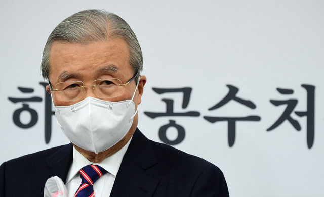 김종인 국민의힘 비상대책위원장이 8일 오후 서울 여의도 국회에서 더불어민주당의 공수처법 강행처리와 관련한 긴급기자회견을 하고 있다. (사진=공동취재사진)