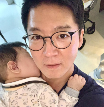  신동진 아나운서가 명예퇴직 한다. MBC는 “최근 명예퇴직을 신청한 42명 중 신동진 아나운서도 포함됐다. 31일을 마지막으로 MBC를 떠난다”고 지난 10일 밝혔다. 사진=신동진 인스타그램 캡처