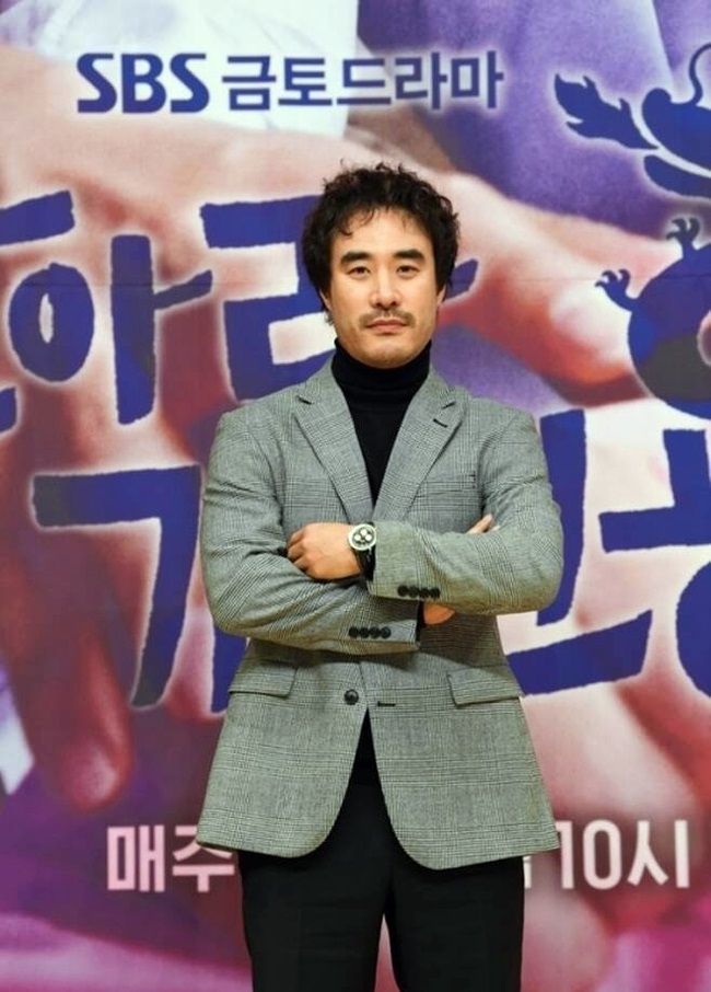  배성우 음주운전에 동생 배성재 SBS 아나운서가 10일 사과했다. 11일에는 배성우 하차 소식이 전해졌다. SBS 금토드라마 '날아라 개천용' 제작사는 11일 "배성우 씨 음주운전으로 시청자 여러분께 큰 심려를 끼쳐드려 죄송하다는 말씀을 드린다"며 "제작사와 방송사(SBS)는 최선의 수습을 위한 논의를 거듭했고 현재까지 협의한 내용의 결론은 배성우 하차가 불가피하다는 것이다"고 밝혔다. 사진은 배성우. 사진=SBS 제공