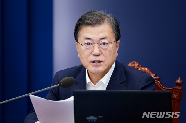 문재인 대통령이 7일 오후 청와대 여민관에서 열린 수석·보좌관회의에 참석해 발언하고 있다. 2020.12.07(사진/뉴시스)
