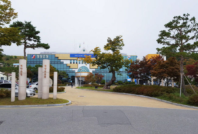 영양군(군수 오도창)은 내년부터 민원담당자들이 악성민원으로 인해 직무스트레스를 받을 시 전문 심리상담사와 전화, 이메일, 또는 방문 상담을 받을 수 있도록 지원한다고 15일 밝혔다.