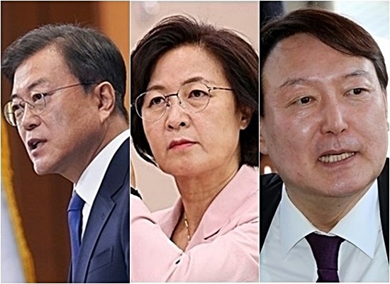  문재인 대통령이 16일 윤석열 검찰총장에 대한 2개월 정직 징계안을 재가(裁可)했다. 추미애 법무부장관은 사의를 표명했다. 재가 뜻은 결재권을 가진 사람이 안건을 결재해 허가하는 것을 의미한다. 재가란 특히 대통령이나 왕이 하는 허가를 뜻한다. 추 장관은 이날 오후 5시쯤 문 대통령에게 윤 총장에 대한 법무부 징계위원회(징계위) 의결 결과를 보고한 후 이를 제청(提請)했다. 제청 뜻은 어떤 안건을 제시해 결정해달라고 청구하는 것을 말한다. 사진 왼쪽부터 문 대통령, 추 장관, 윤 총장.