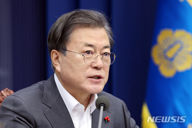 문재인 대통령이 지난 15일 오전 청와대 여민관에서 열린 국무회의에 참석해 발언하고 있다.2020.12.15.(사진/뉴시스)