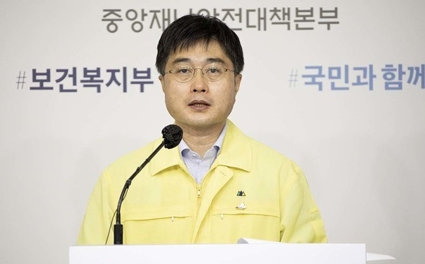  코로나19 발생현황 브리핑하는 윤태호 중앙사고수습본부 방역총괄반장. (사진=보건복지부 제공)