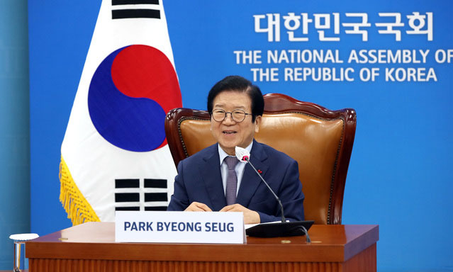 박병석 국회의장은 22일 국회에서 오오시마 타다모리 일본 중의원 의장과 화상회담을 하고있다. (사진=국회의장실 제공)