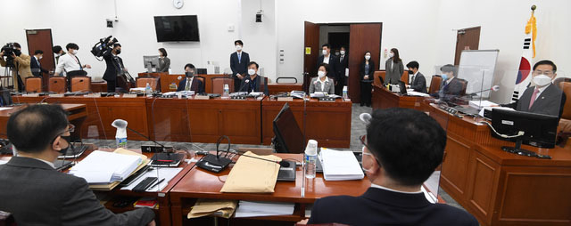 18일 서울 여의도 국회에서 공수처장 후보자 추천위원회 5차 회의가 열리고 있다. (사진=공동취재사진)