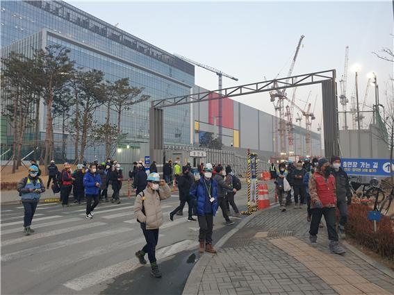 평택시 고덕의 삼성전자 반도체 공장 건설현장 모습.