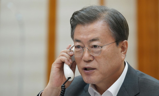 문재인 대통령이 지난 28일 모더나 CEO와의 전화 통화에서 코로나19 백신 2000만명분을 추가 공급하기로 합의했다 (사진=청와대 제공)