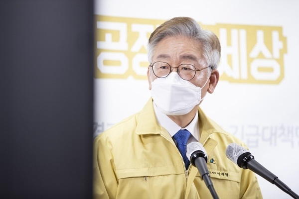  코로나19 발생현황 브리핑하는 이재명 경기도지사. 사진=경기도 제공