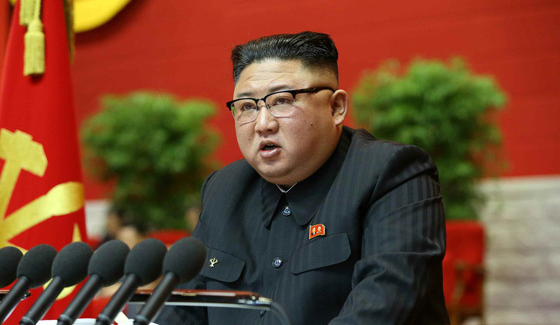 김정은 북한 국무위원장이 지난 5일 개막된 노동당 제8차 대회에서 사업총화 보고를 하고 있다. 2021.01.06. (사진=노동신문 캡처)