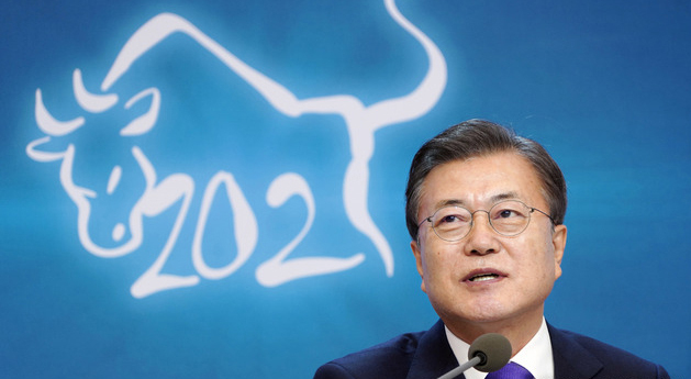 문재인 대통령이 7일 오전 청와대 본관에서 화상으로 열린 '2021년 신년인사회'에 참석해 인사말을 하고 있다. (사진=청와대 제공)