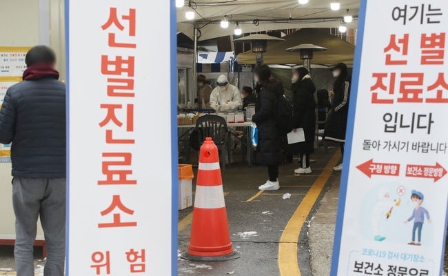 13일 서울 신종 코로나바이러스 감염증(코로나19) 확진자 감소추세가 이어지고 있다.