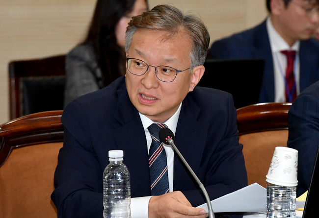 지난 2019년 10월 전남 나주시 한국전력공사 본사에서 질의 중인 권칠승 의원. / 사진제공=뉴시스