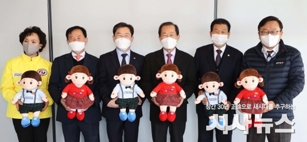  대구은행 서구청에서 고독사 예방 ai로봇 전달 사진