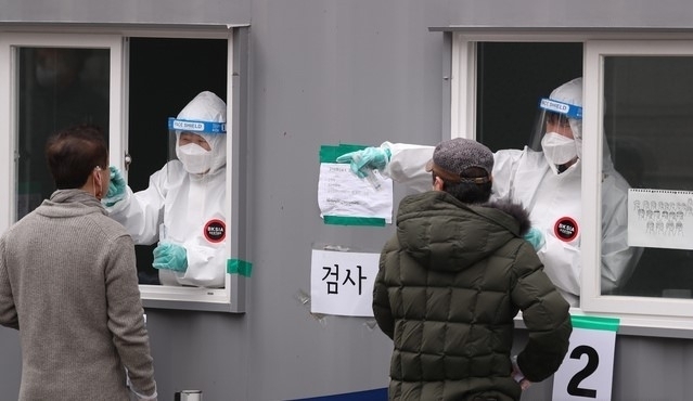 서울 지역의 신종 코로나바이러스 감염증(코로나19)이 확산세를 멈추고 감소세로 접어든 모양새다.