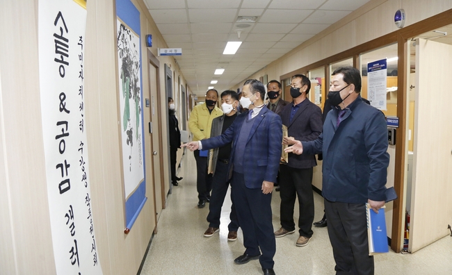 소통공감 갤러리 전시회 관람.