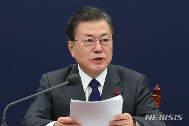 문재인 대통령이 21일 오후 청와대 여민1관에서 열린 국가안전보장회의(NSC) 전체회의 및 외교안보부처 업무보고에 참석해 발언하고 있다. (사진/뉴시스)