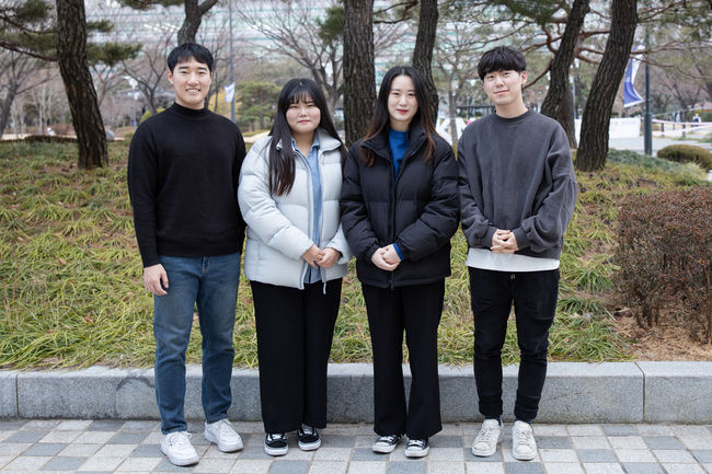 수상학생들. 왼쪽부터 김도휘, 윤지미, 강민지, 오정민.